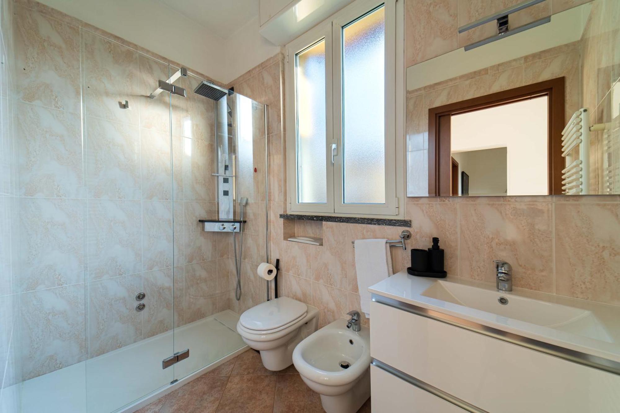 Moonlight - Lecco Getaway Apartment ภายนอก รูปภาพ